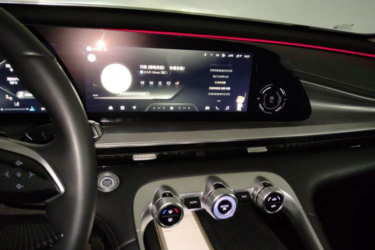 Used  Lingyun 2024 300T Two-Wheel Drive Starlight Edition
