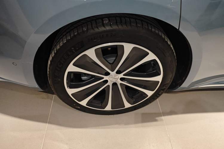 Used Hima Luxeed S7 2025 855 km Max
