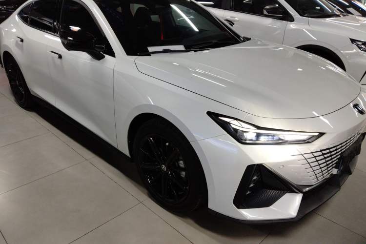 Used Changan UNI-V 2023 1.5T Prestige Model