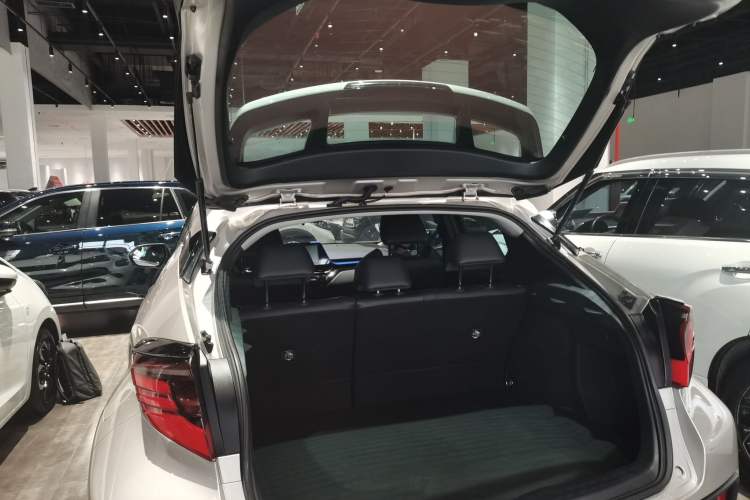 Used Toyota C-HR 2021 2.0L Luxury Edition
