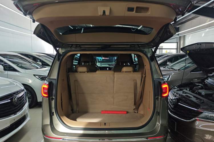 Used Buick GL8 2020 ES Land Cruiser 653T Luxury Model
