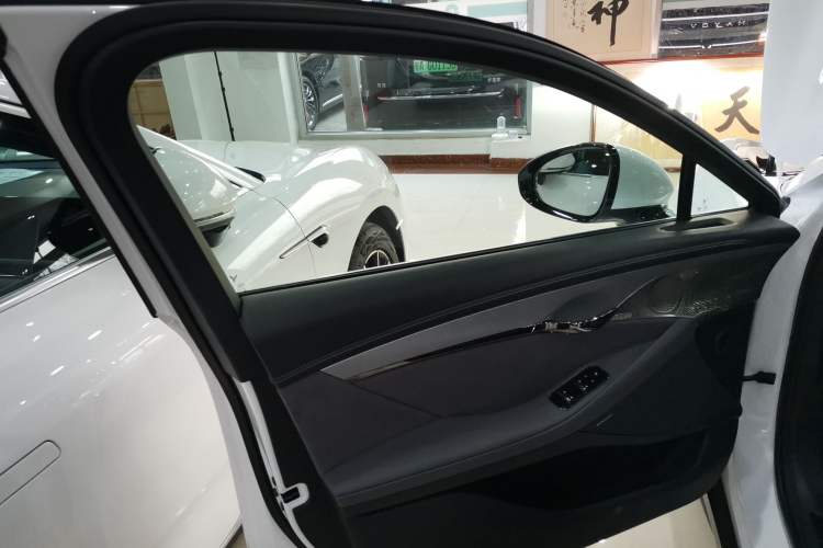 Used VOYAH PASSION 2024 PHEV Four-Wheel Drive Ultra-Long Range Executive Edition
