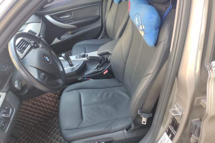 Used BMW 3 Series 2016 320Li Ambition Model
