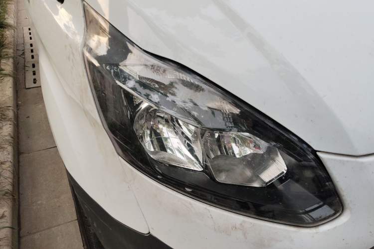 Used Ford Transit 2019 2.0T Diesel Multi-Purpose Commercial Vehicle Short Wheelbase Low Roof 6-Seater China VI Standard
