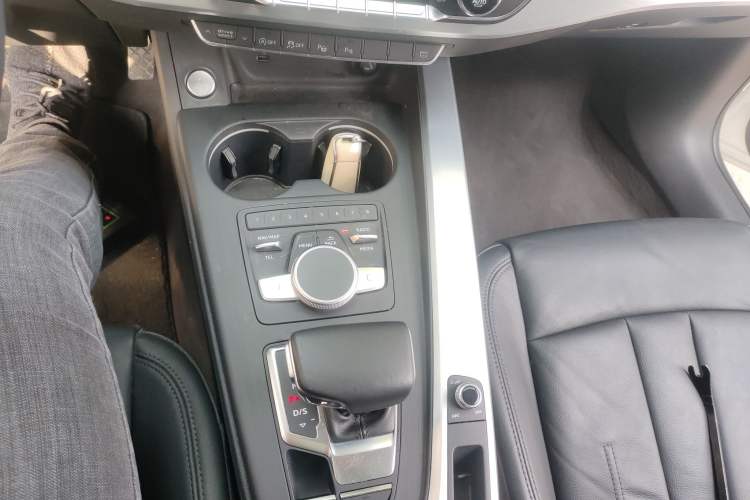 Used Audi A4L 2019 40 TFSI Fashion Version China V