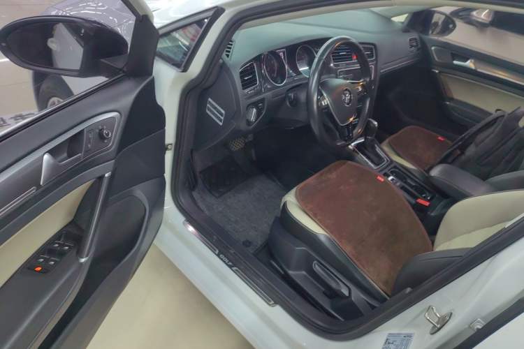 Used Volkswagen Golf 2017 230TSI Automatic Luxury Million-Vehicle Commemorative Edition
