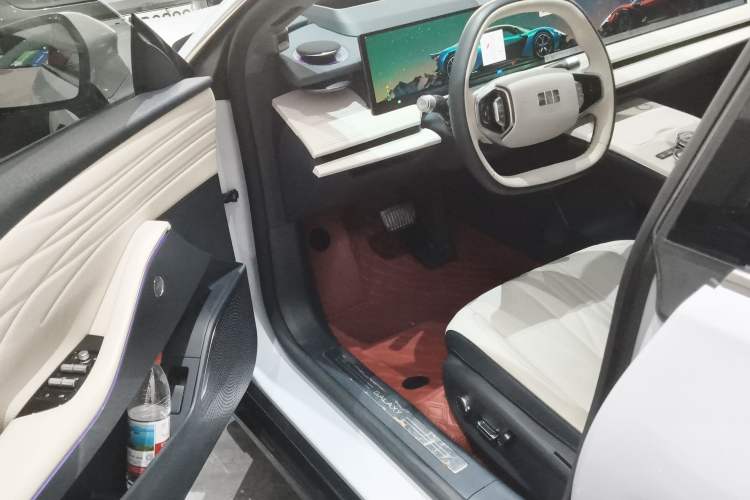 Used Geely Galaxy E8 2024 665 km Range Rear-Drive Starship Long-Range Version
