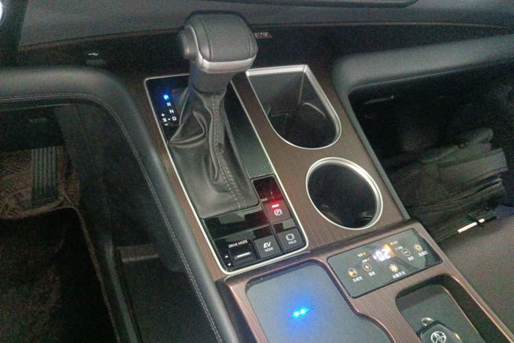 Used Toyota Granvia 2024 2.5L Hybrid Prestige PLUS Four-Wheel Drive Version
