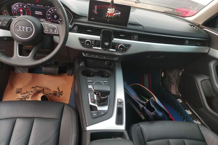 Used Audi A4L 2018 30th Anniversary Edition 40 TFSI Fashion Model
