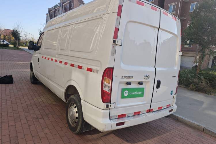 Used SAIC MAXUS Xintu V80 2019 2.0T Plus 6-Speed Manual Van Long Wheelbase Mid-Roof Design 2-3 Seater