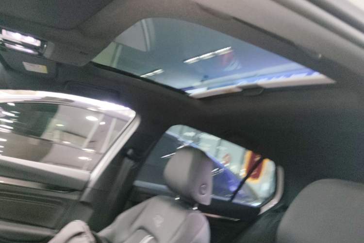 Used Volkswagen Golf 2023 Facelift 280TSI DSG R-Line Lite
