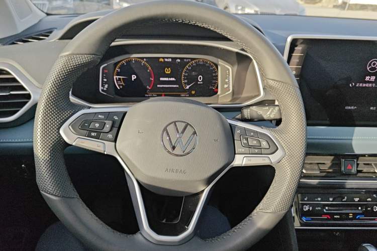 Used Volkswagen Tharu 2024 300TSI Two-Wheel-Drive Moon Luxury Edition