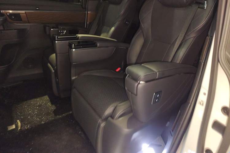 Used Toyota Alphard 2024 Dual-Engine 2.5L Prestige Edition

