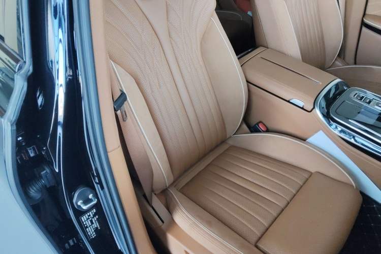 Used Hongqi H9 2025 2.0T Two-Wheel-Drive Flagship Private Enjoyment Style 5 Seats
