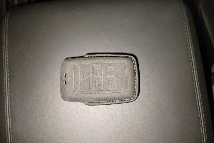 Used Land Rover Defender 2024 90 2.0T P300 S
