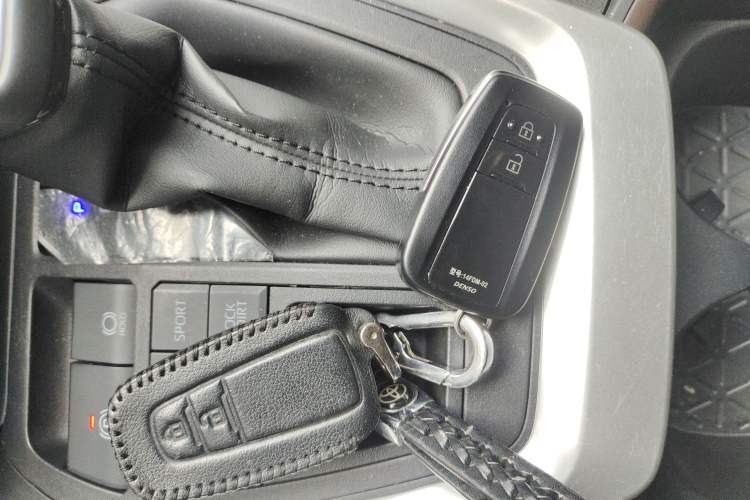 Used Toyota RAV4 2021 2.0L CVT 4x4 Style PLUS Edition
