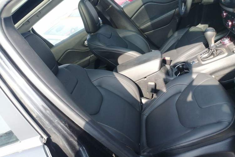 Used  Cherokee 2016 2.4L Professional Smart Version