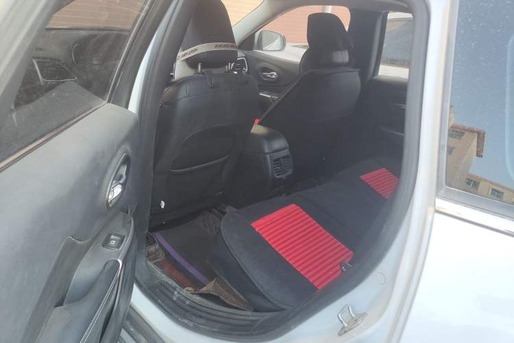 Used Jeep Cherokee 2019 2.0T Four-Wheel Drive Explorer Edition China VI Emission Standard