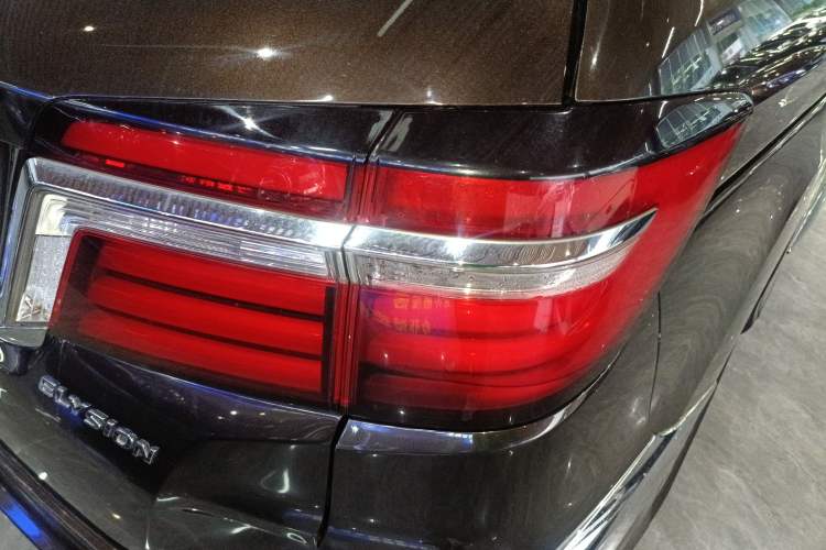 Used Honda Elysion 2016 2.4L Luxury Edition
