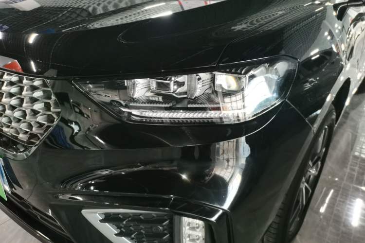 Used Wey VV5 2021 1.5T Two-Wheel Drive Color Pioneer
