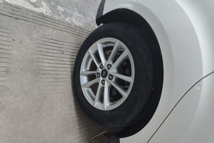 Used Ford Focus 2015 Hatchback 1.6L Automatic Fashion Edition
