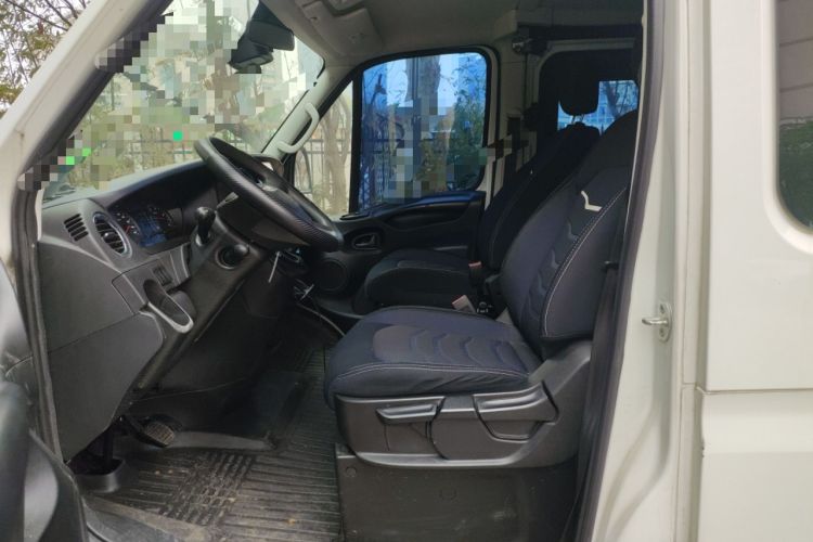 Used Iveco Eurocargo 2021 3.0T Automatic Chao Rui Short Wheelbase Low-Roof Side-Sliding Door F1C