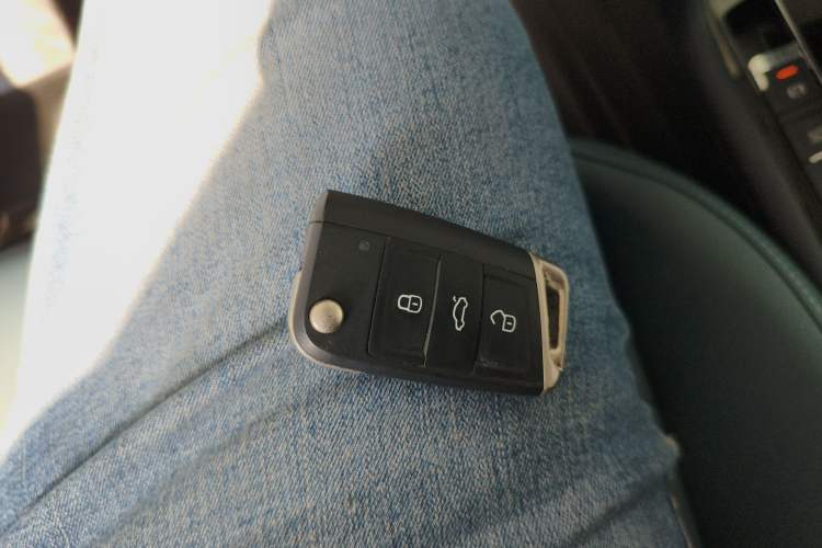 Used Volkswagen Tharu 2024 300TSI Two-Wheel-Drive Moon Luxury Edition
