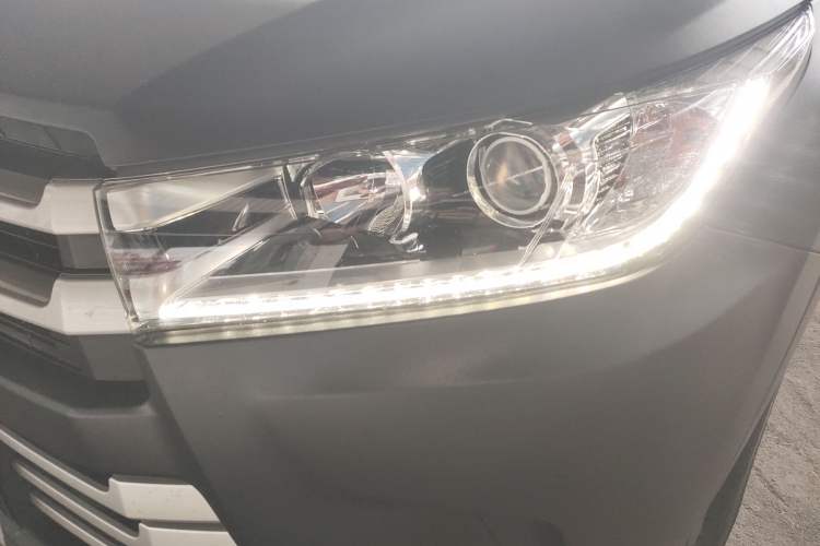 Used Toyota Highlander 2018 2.0T Four-Wheel Drive Luxury Version 7 Seats China VI Standard
