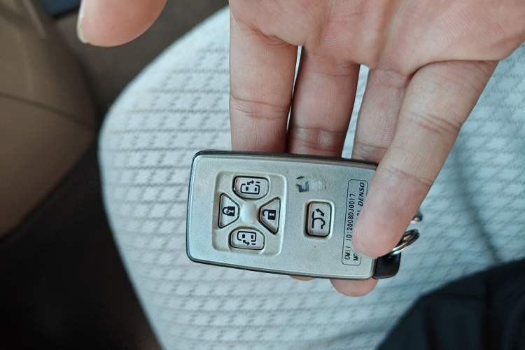 Used Toyota Alphard 2011 2.4L Luxury Edition
