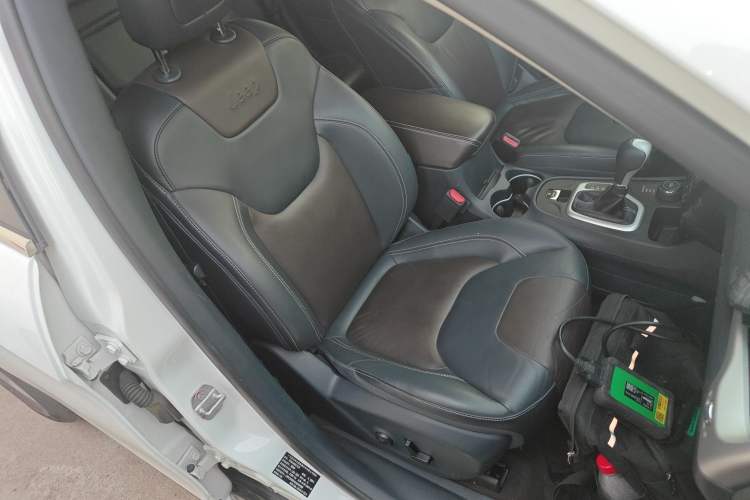 Used  Cherokee 2016 2.4L Professional Edition