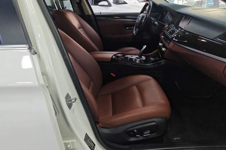 Used BMW 5 Series 2014 528Li Leading Model
