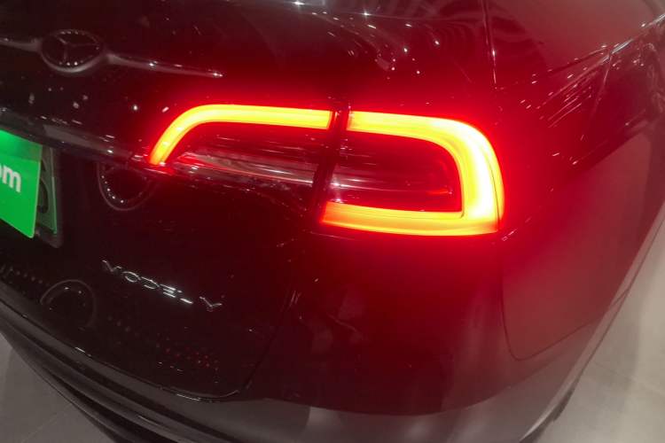 Used Tesla Model Y 2023 Long-Range All-Wheel-Drive Version
