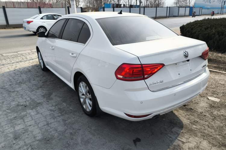 Used Volkswagen Lavida 2015 1.6L Manual Comfort Edition
