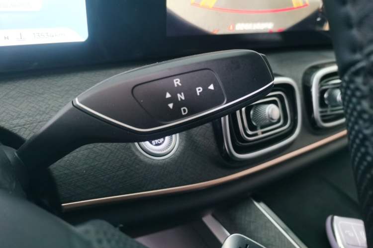 Used Chery Tiggo 9 2023 2.0T Dual-Clutch Two-Wheel Drive Leading Edition 5 Seats