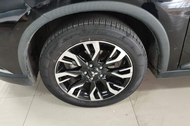 Used Mitsubishi Outlander 2019 2.4L 4x4 Zhi Xiang Edition 5 Seats China VI Standard
