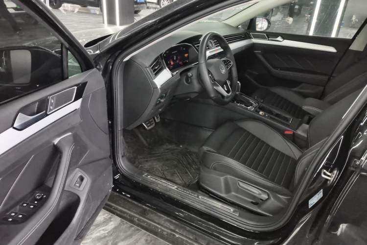 Used Volkswagen Magotan 2025 Zhongxiang Version 280TSI DSG Comfort Edition
