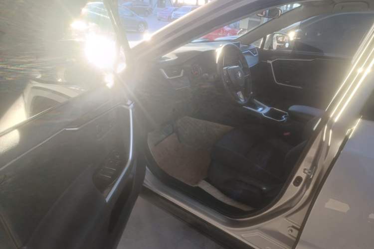 Used Toyota Wildlander 2020 2.0L CVT Two-Wheel Drive Leading Edition
