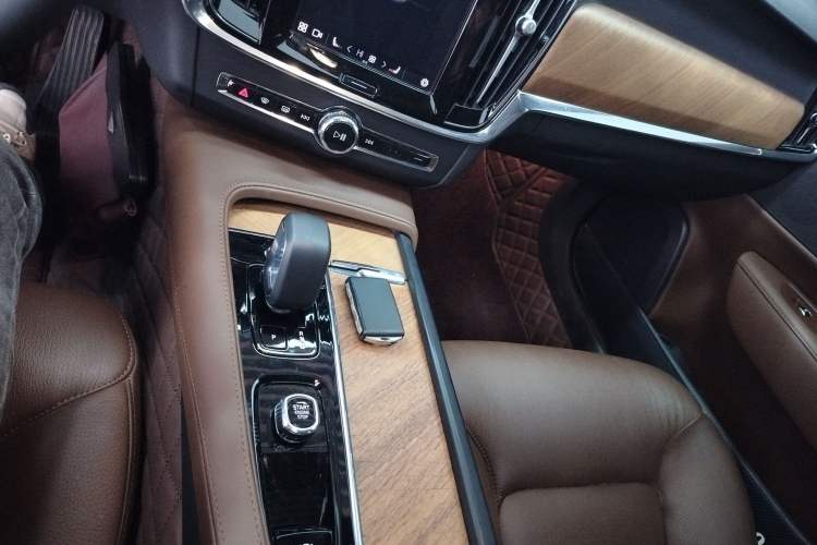 Used Volvo S90 2024 B5 Zhiyi Luxury Edition
