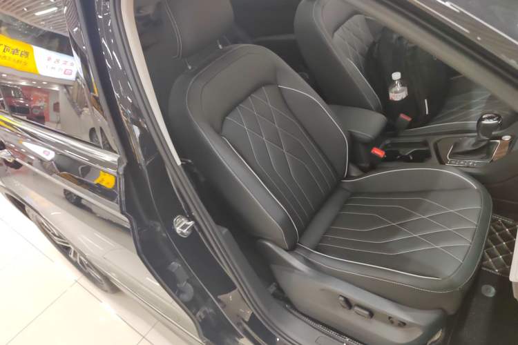 Used Volkswagen Tiguan L 2024 Outstanding Model 330TSI Automatic Two-Wheel Drive R-Line Dragon Glory Edition