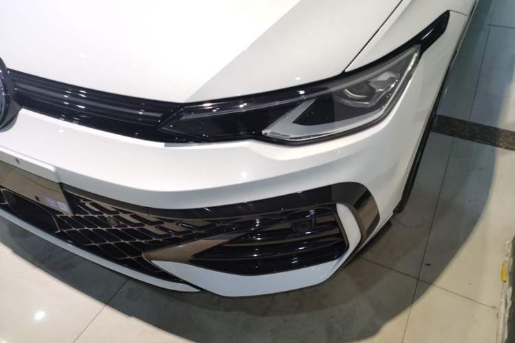 Used Volkswagen Golf 2025 300TSI R-Line
