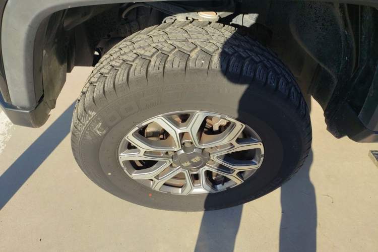 Used  BJ40 2023 2.0T Automatic Four-Wheel Drive Urban Hunter Edition Chivalrous Type
