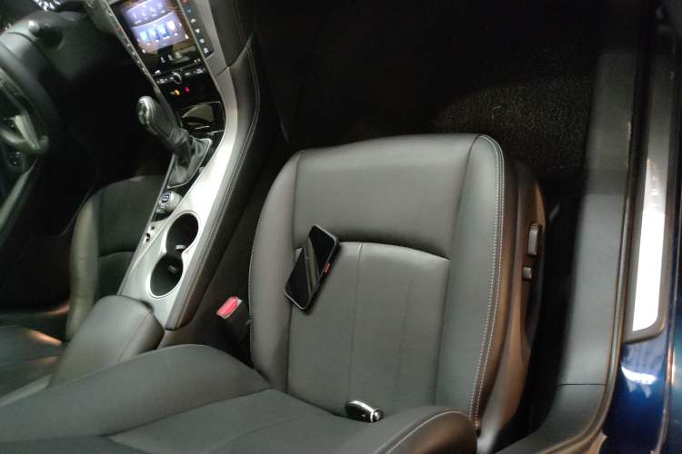 Used Infiniti Q50L 2018 2.0T Enjoyment Version China VI Standard
