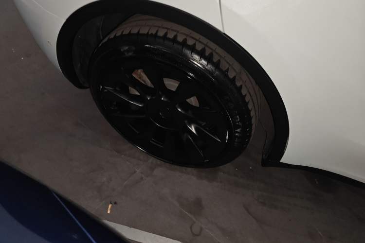 Used Tesla Model Y 2022 Long-Range All-Wheel-Drive Version
