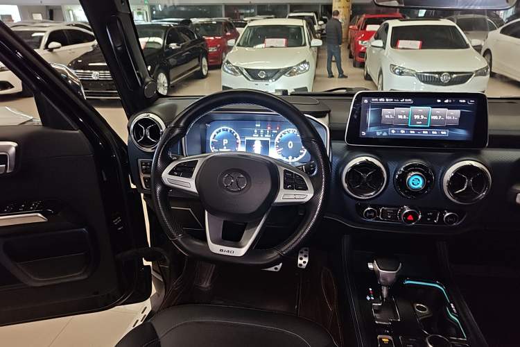 Used Beijing Auto BJ40 2019 PLUS 2.3T Automatic Four-Wheel Drive Premium Edition China VI
