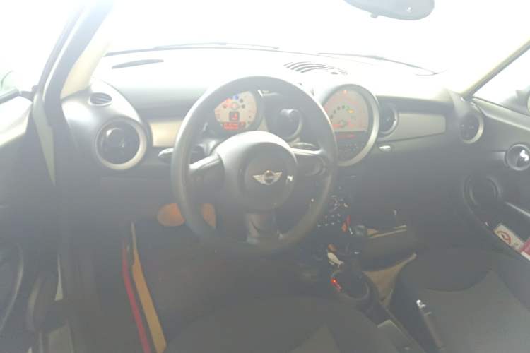 Used  MINI 2011 1.6L ONE
