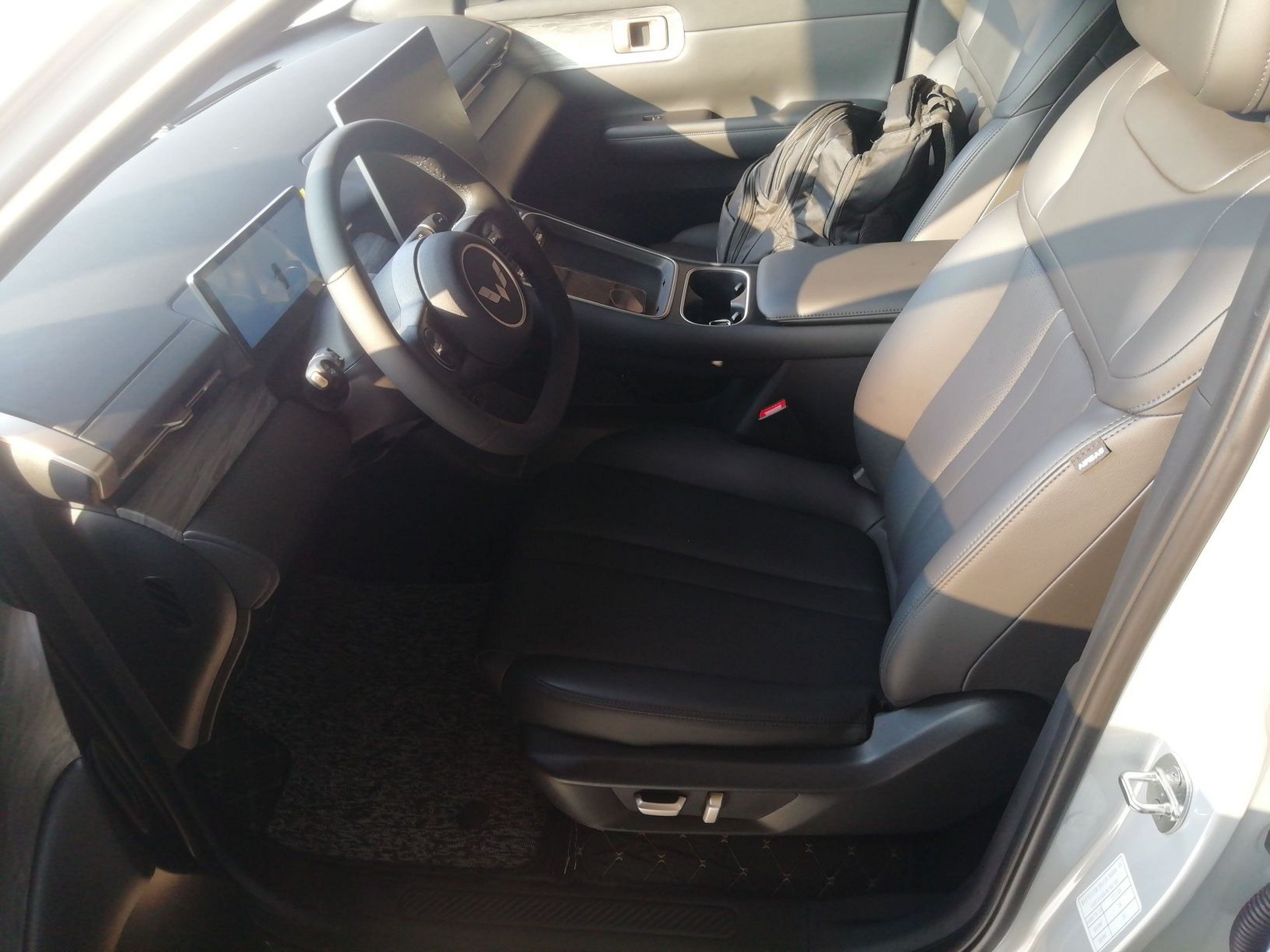 Переднее сиденье в автомобиле