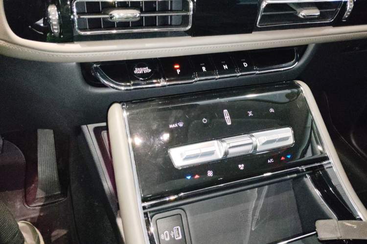 Used Lincoln Aviator 2024 3.0T V6 All-Wheel-Drive Luxury Edition Six Seats