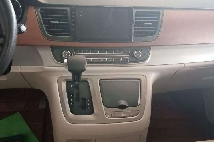 Used SAIC MAXUS G10 2016 1.9T Automatic Elite Edition Diesel China V Emission Standard
