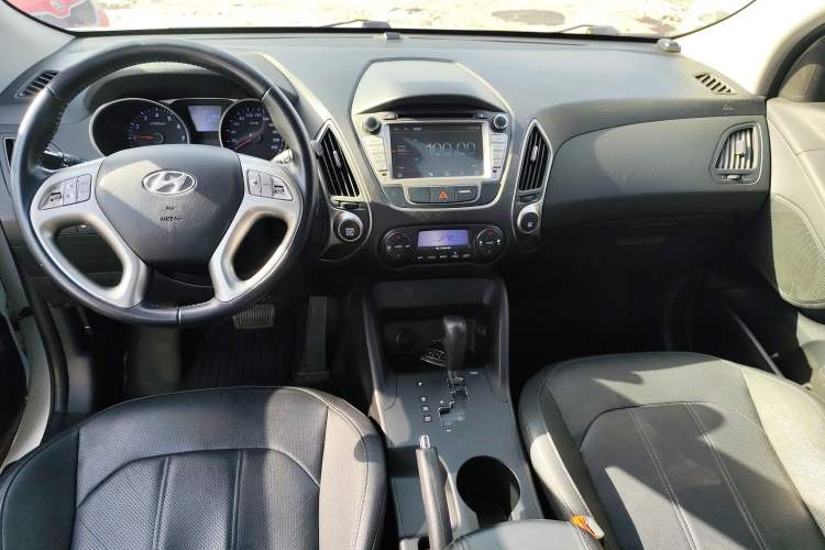 Used Hyundai ix35 2013 2.0L Automatic Two-Wheel Drive Smart GLS China IV Standard