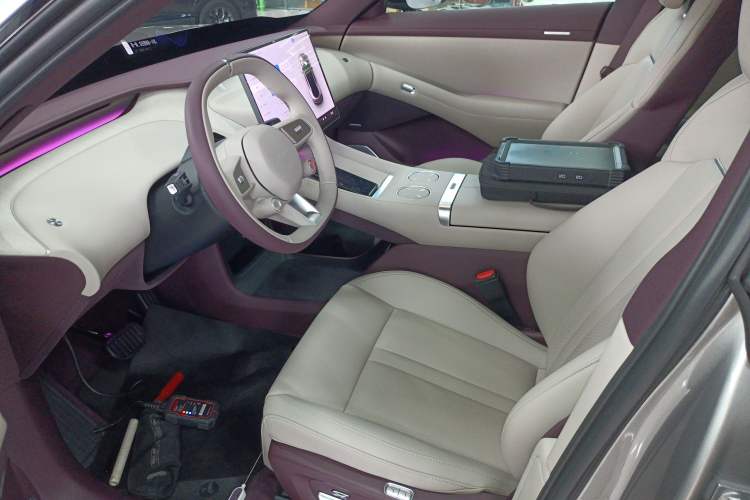 Used  YU7 2025 Ultra-Long Range All-Wheel Drive Pro Version